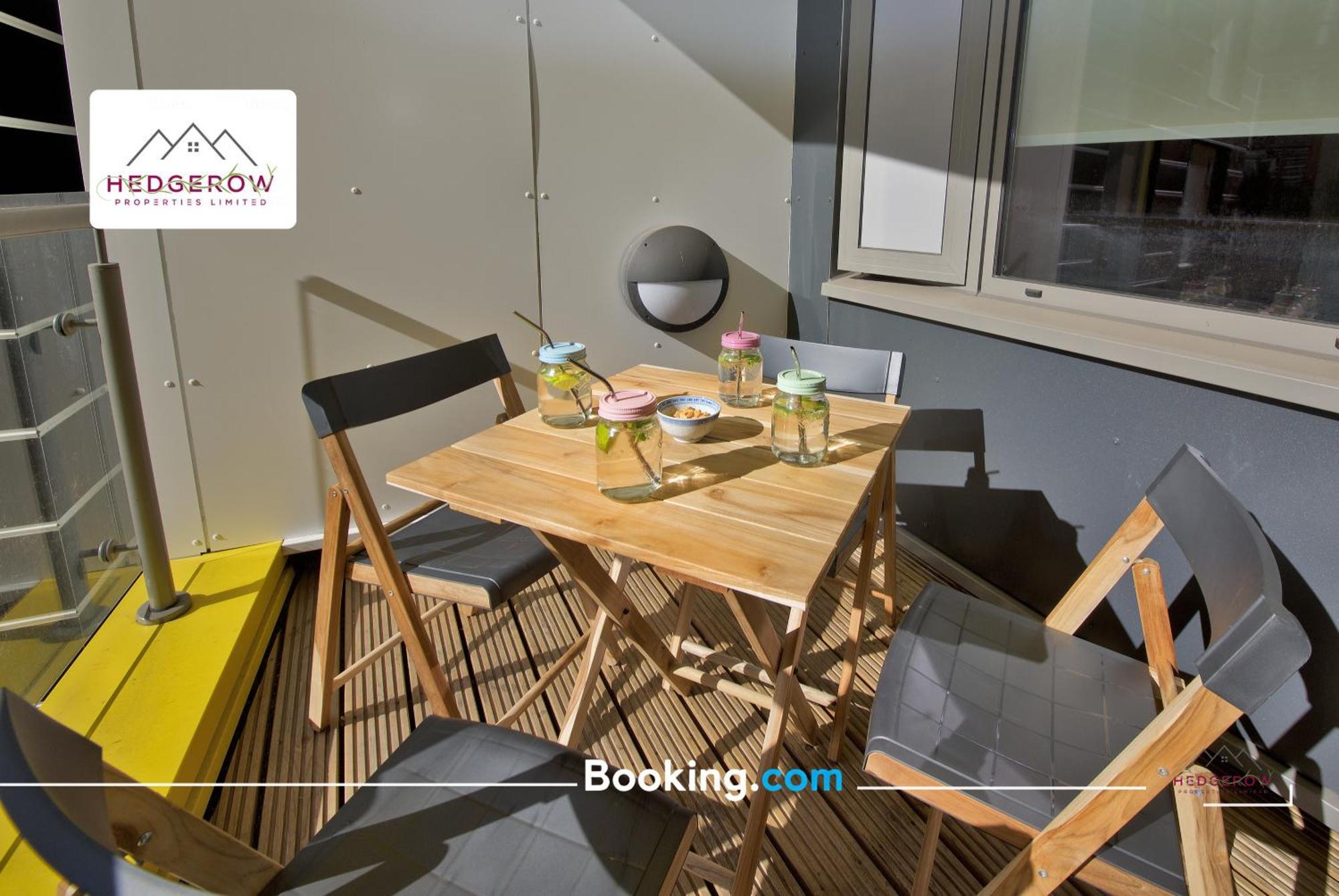Hedgerow City: Modern 2-bed For Contractors
